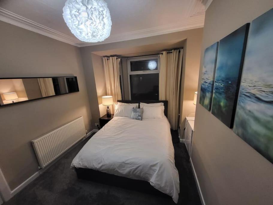 4 Bedrooms, 8 Min To City! *