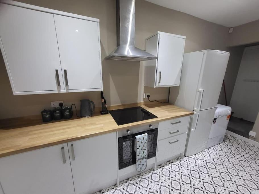 4 Bedrooms, 8 Min To City!