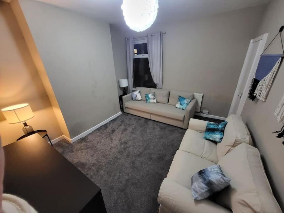 Vakantiehuis 4 Bedrooms, 8 Min To City! Manchester