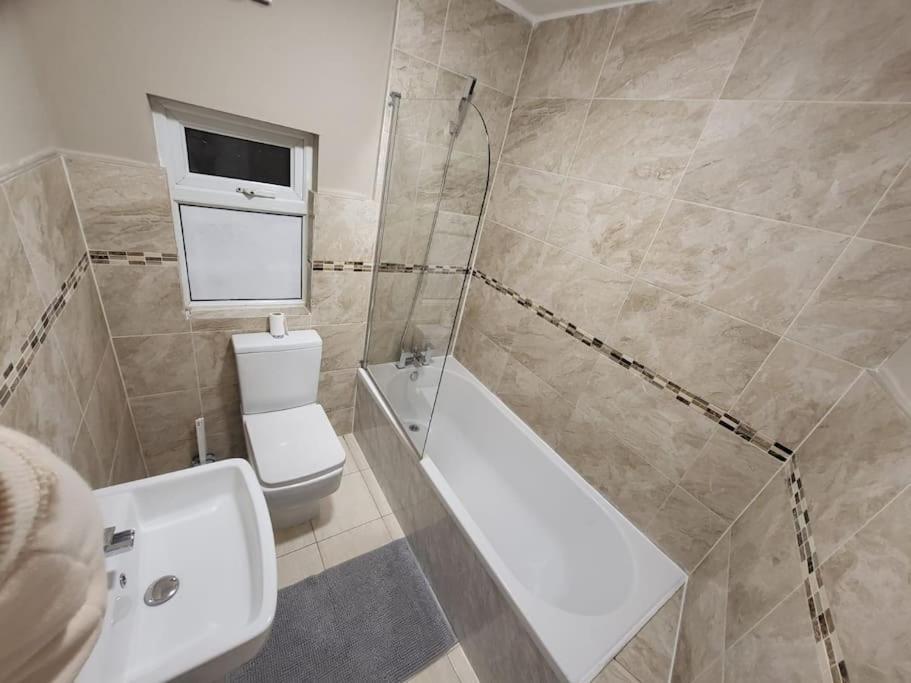 4 Bedrooms, 8 Min To City! *