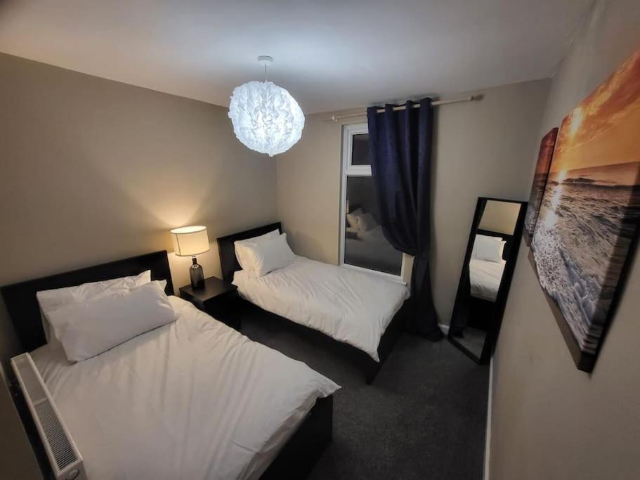 Holiday home 4 Bedrooms, 8 Min To City!