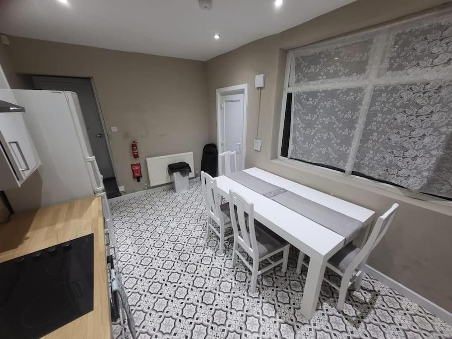 4 Bedrooms, 8 Min To City!