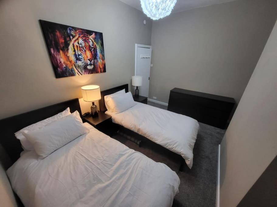 Holiday home 4 Bedrooms, 8 Min To City! *