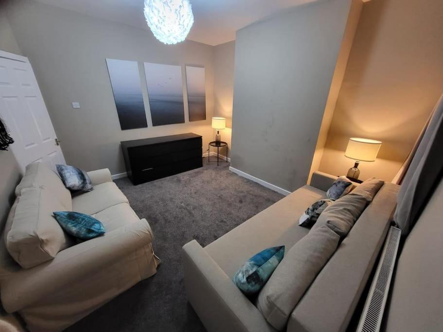 Holiday home 4 Bedrooms, 8 Min To City! *