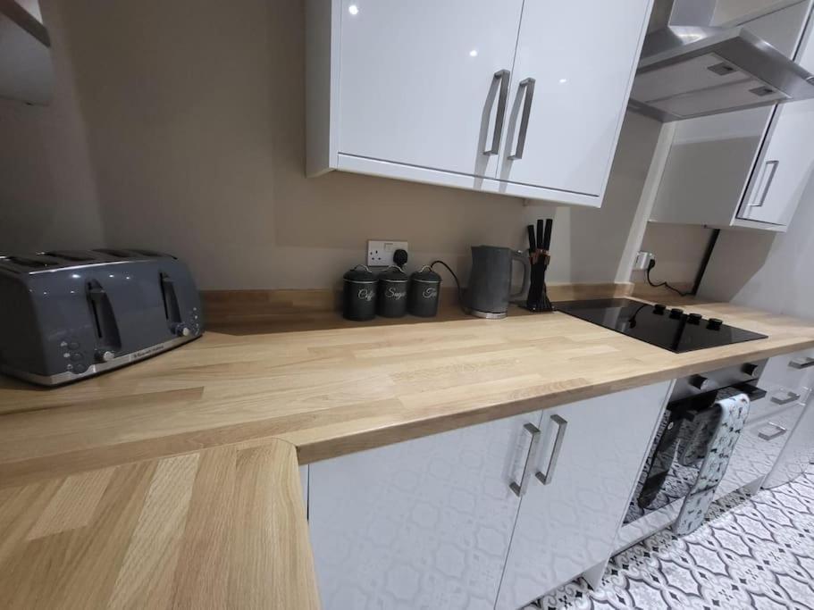 4 Bedrooms, 8 Min To City! Holiday home Manchester