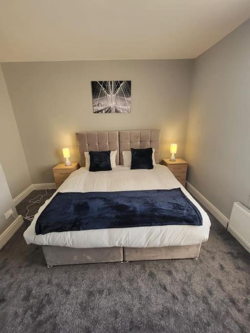 3 Bdr, Close To And Hospital Manchester