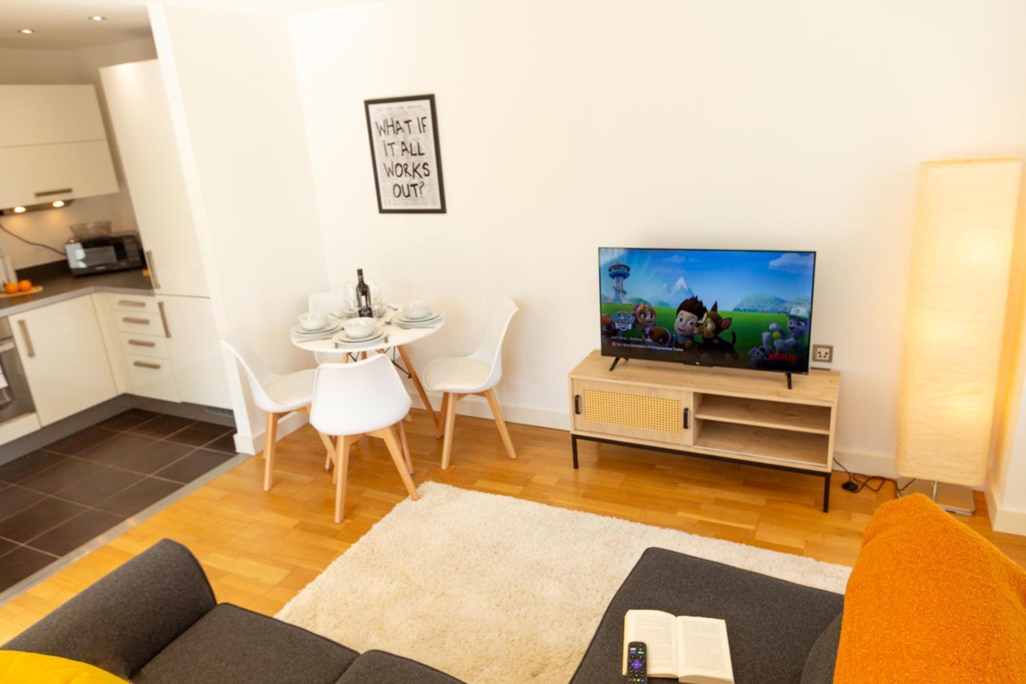 Apartment Gem: Cosy 2br With Private Balcony *