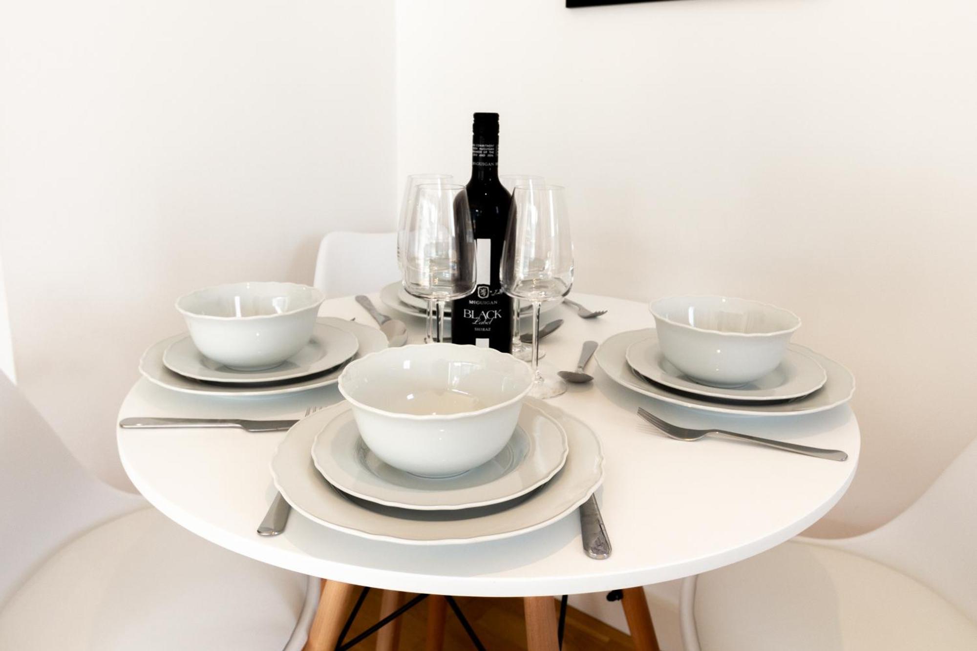 Apartment Gem: Cosy 2br With Private Balcony