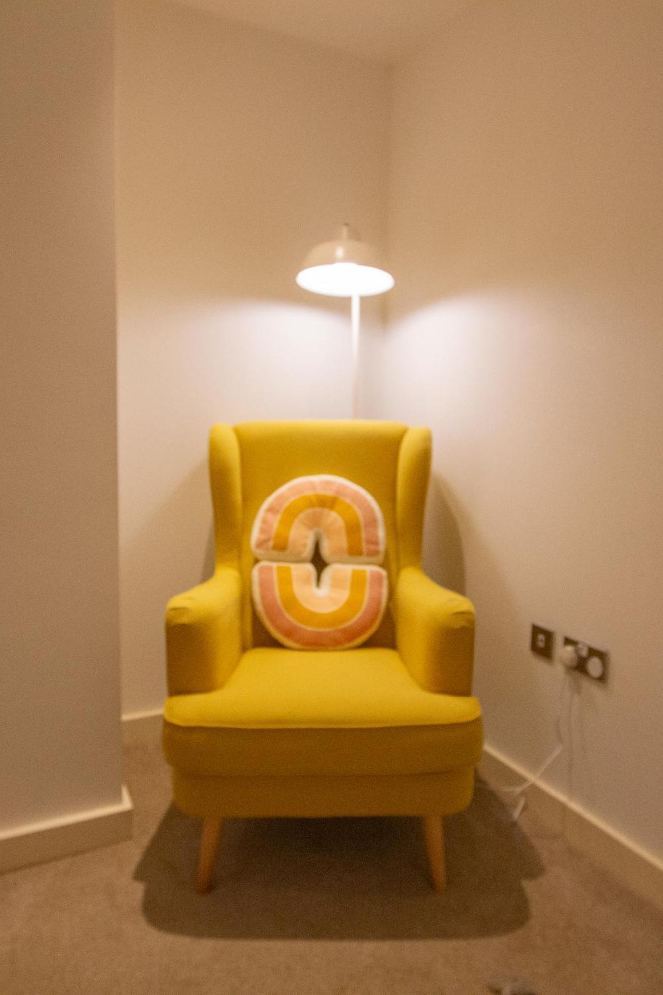Gem: Cosy 2br With Private Balcony Apartment
