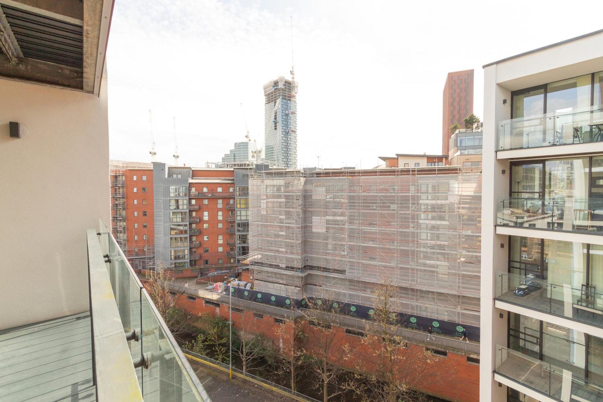 Gem: Cosy 2br With Private Balcony Apartment *
