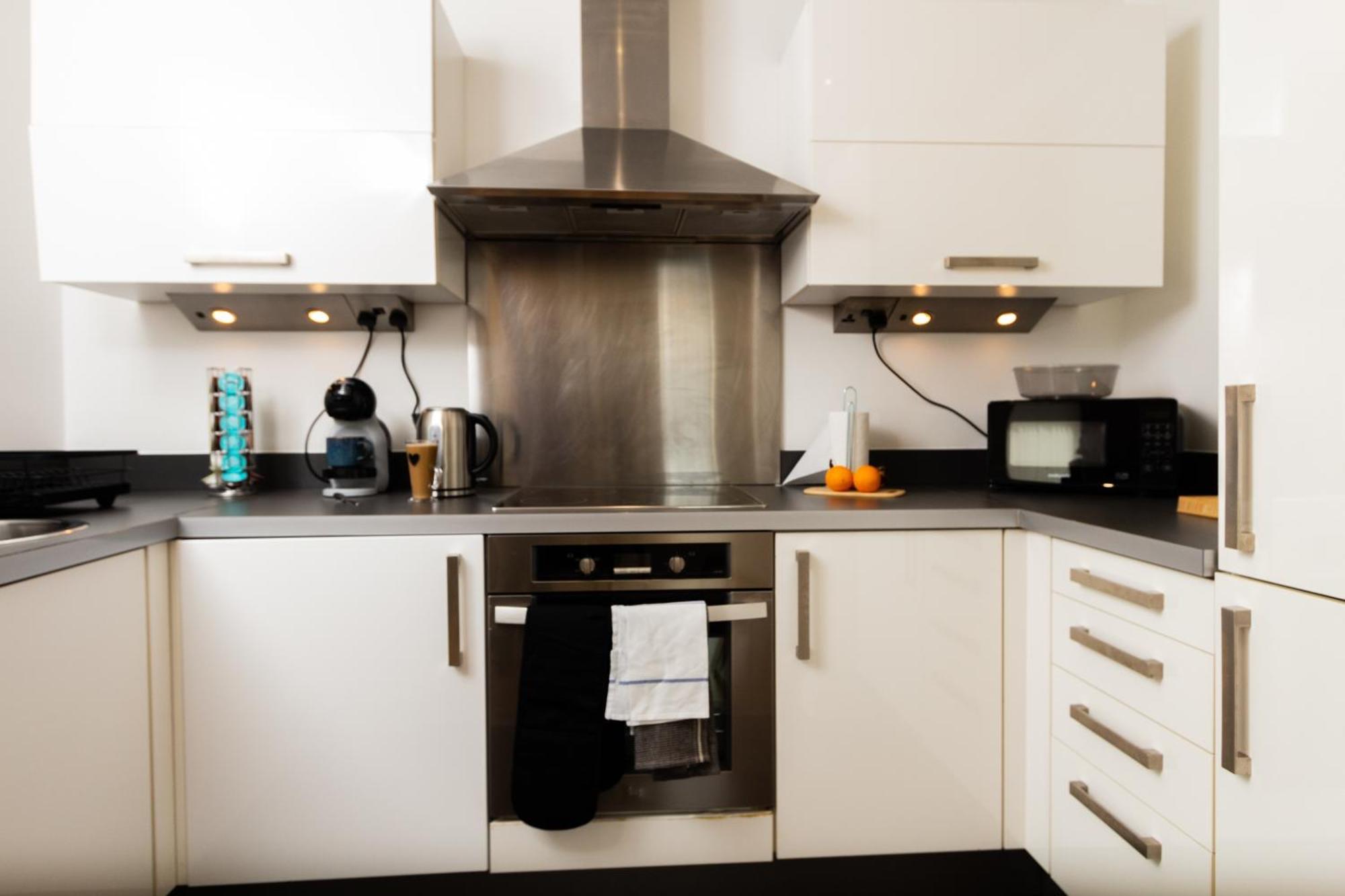 Apartment Gem: Cosy 2br With Private Balcony Manchester