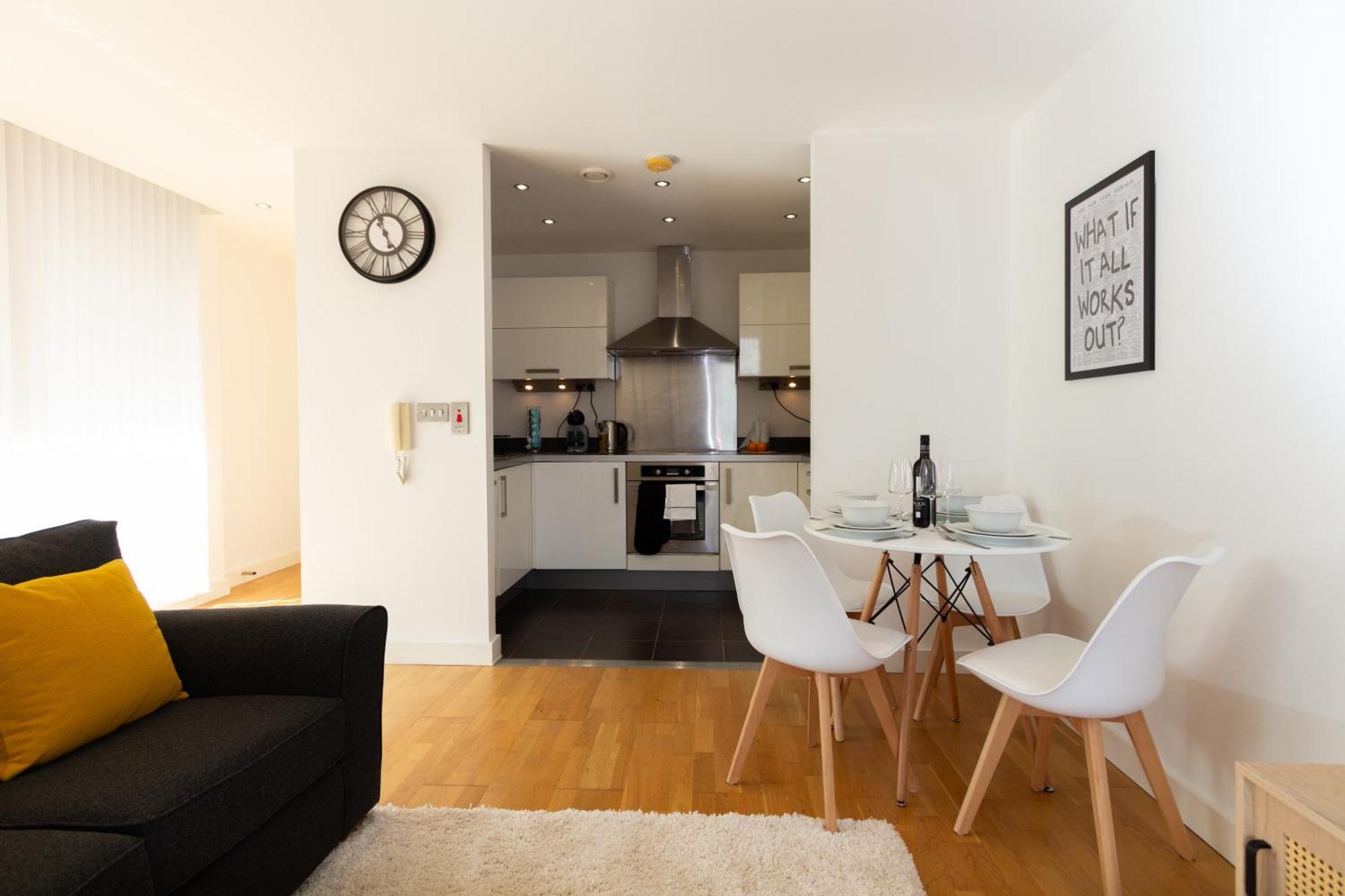 Gem: Cosy 2br With Private Balcony * Manchester