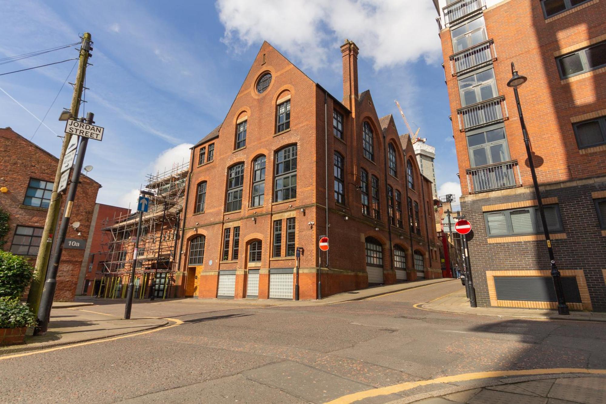 Apartment Gem: Cosy 2br With Private Balcony *