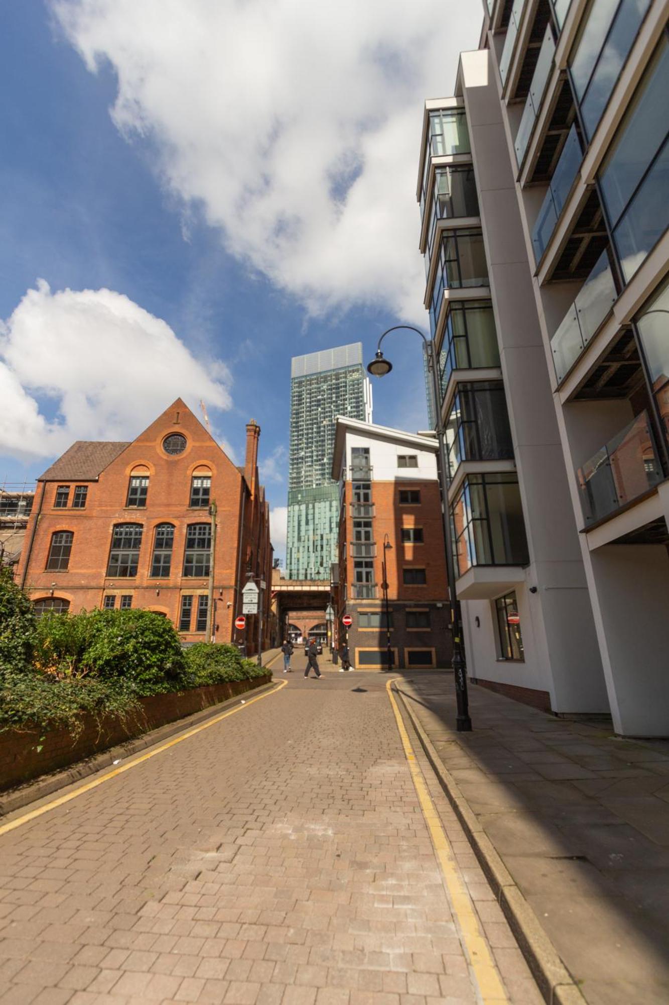 Gem: Cosy 2br With Private Balcony Apartment Manchester