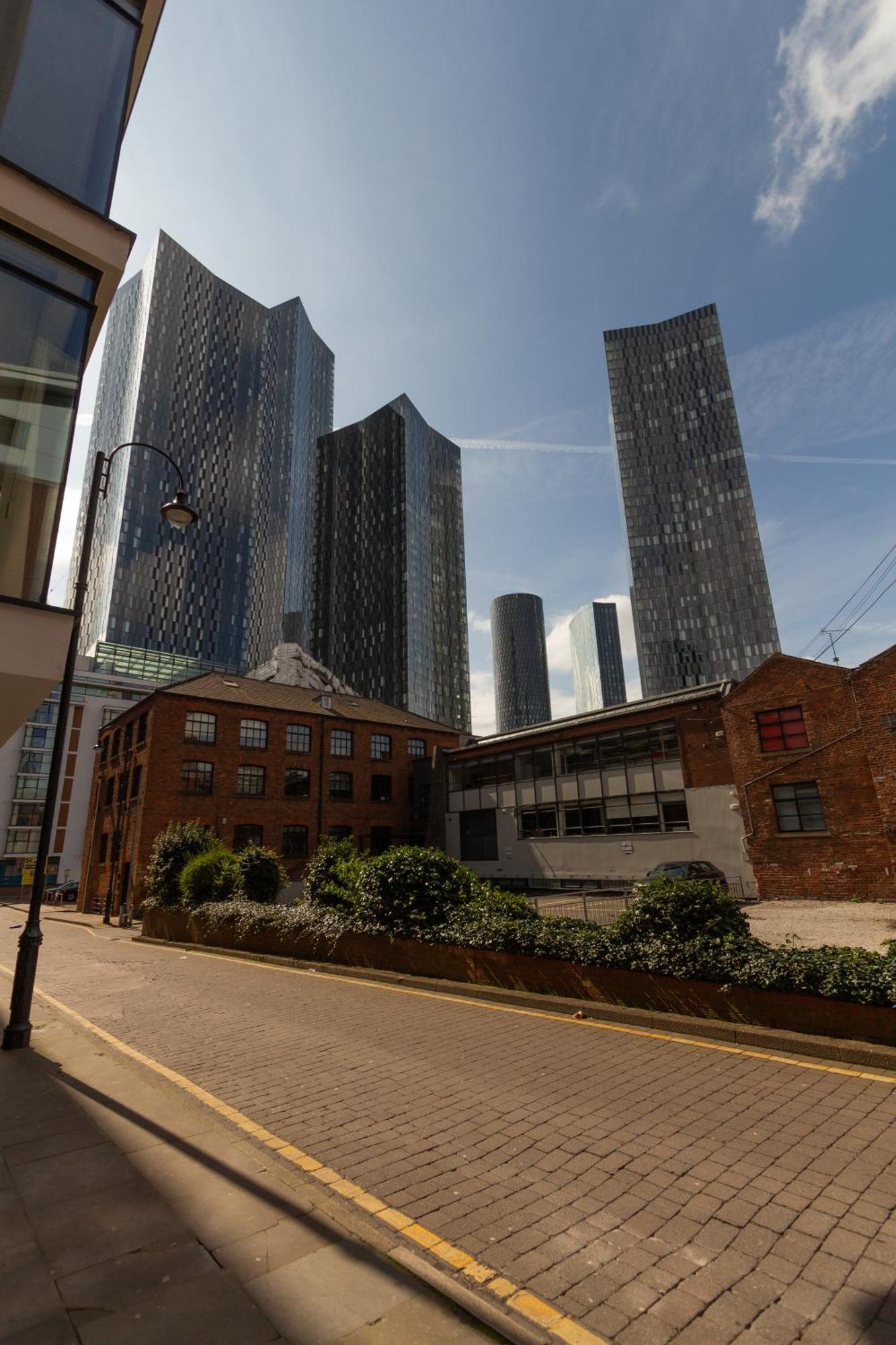 Gem: Cosy 2br With Private Balcony *