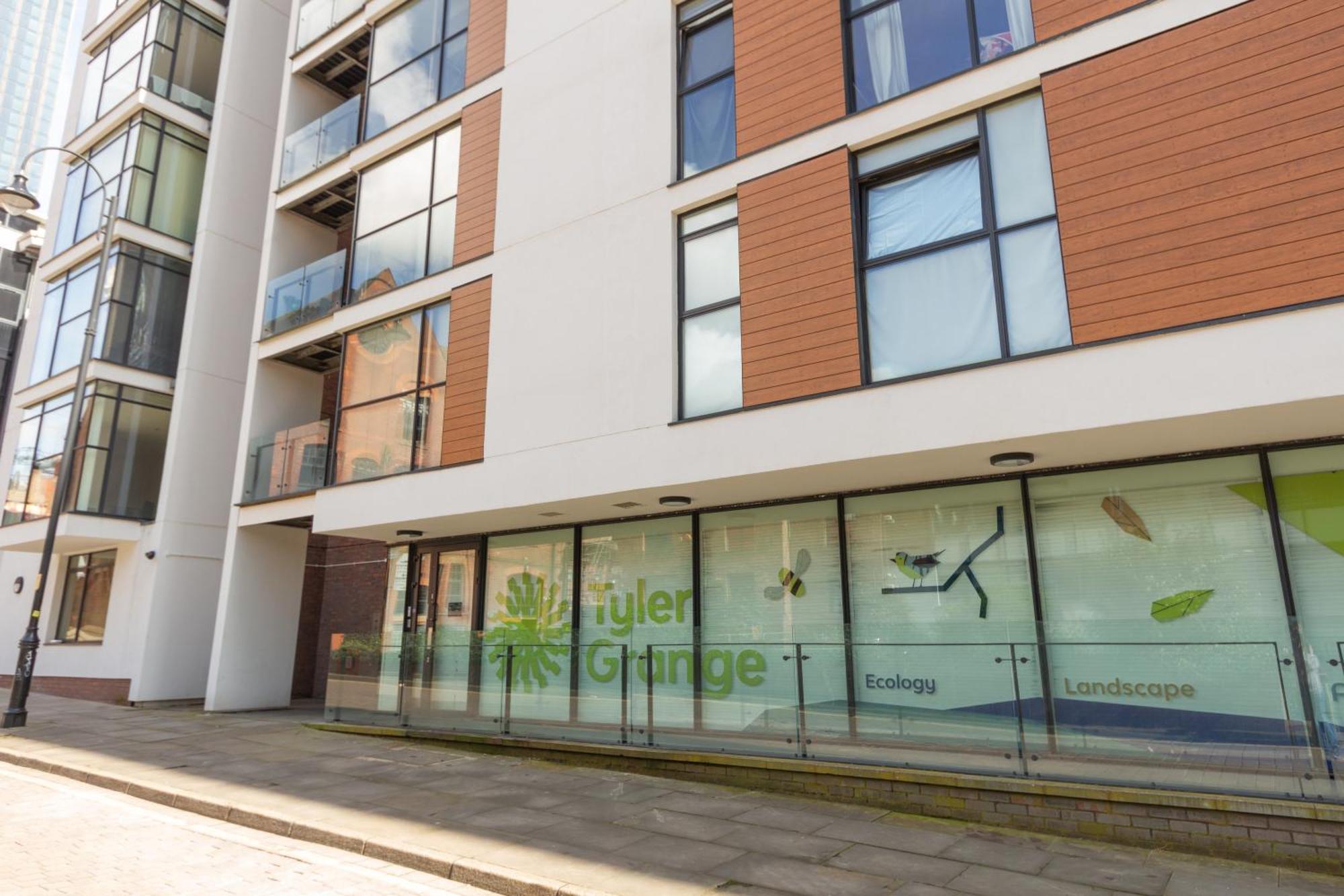 Gem: Cosy 2br With Private Balcony Apartment Manchester