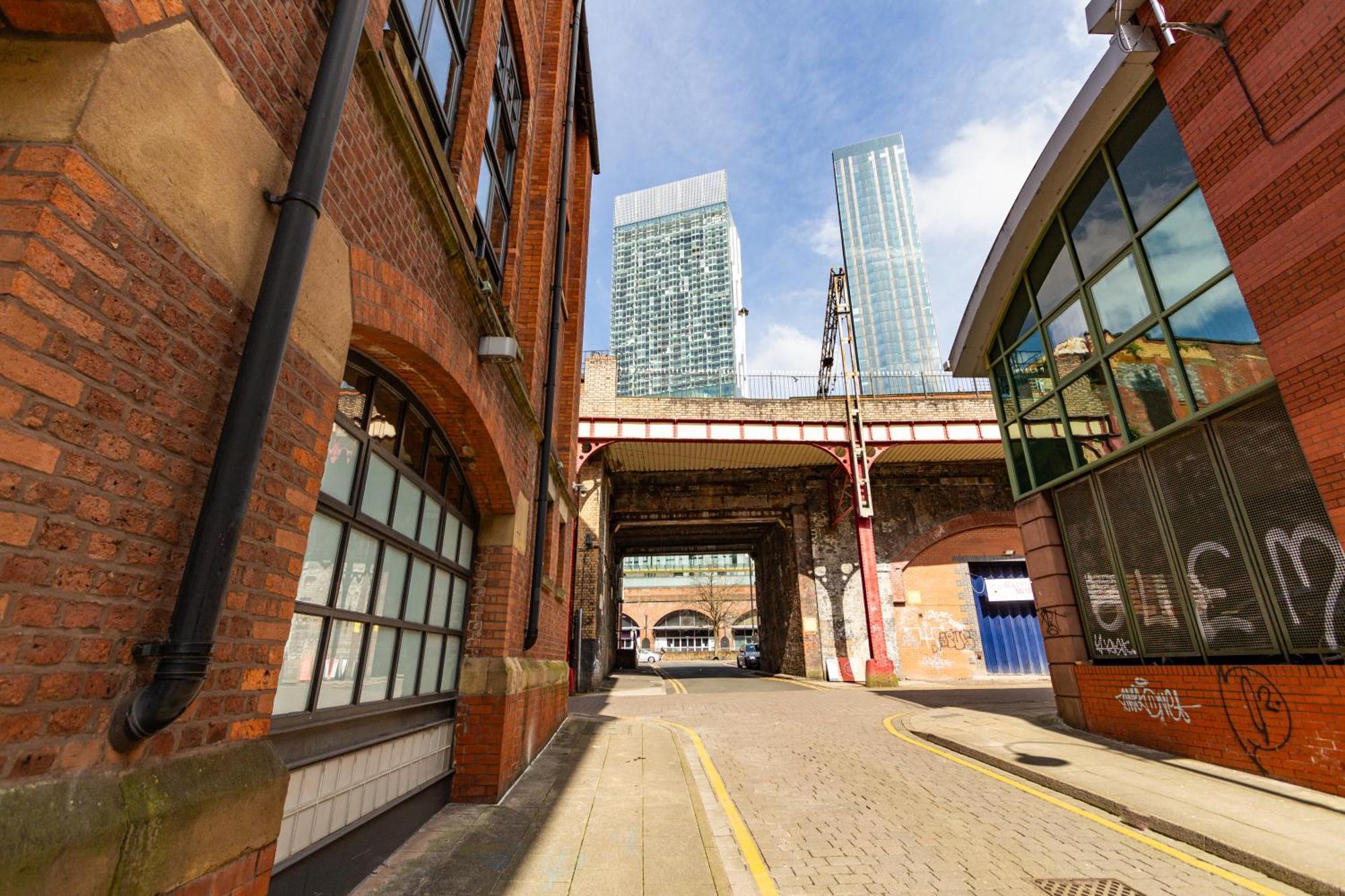 Gem: Cosy 2br With Private Balcony Apartment *