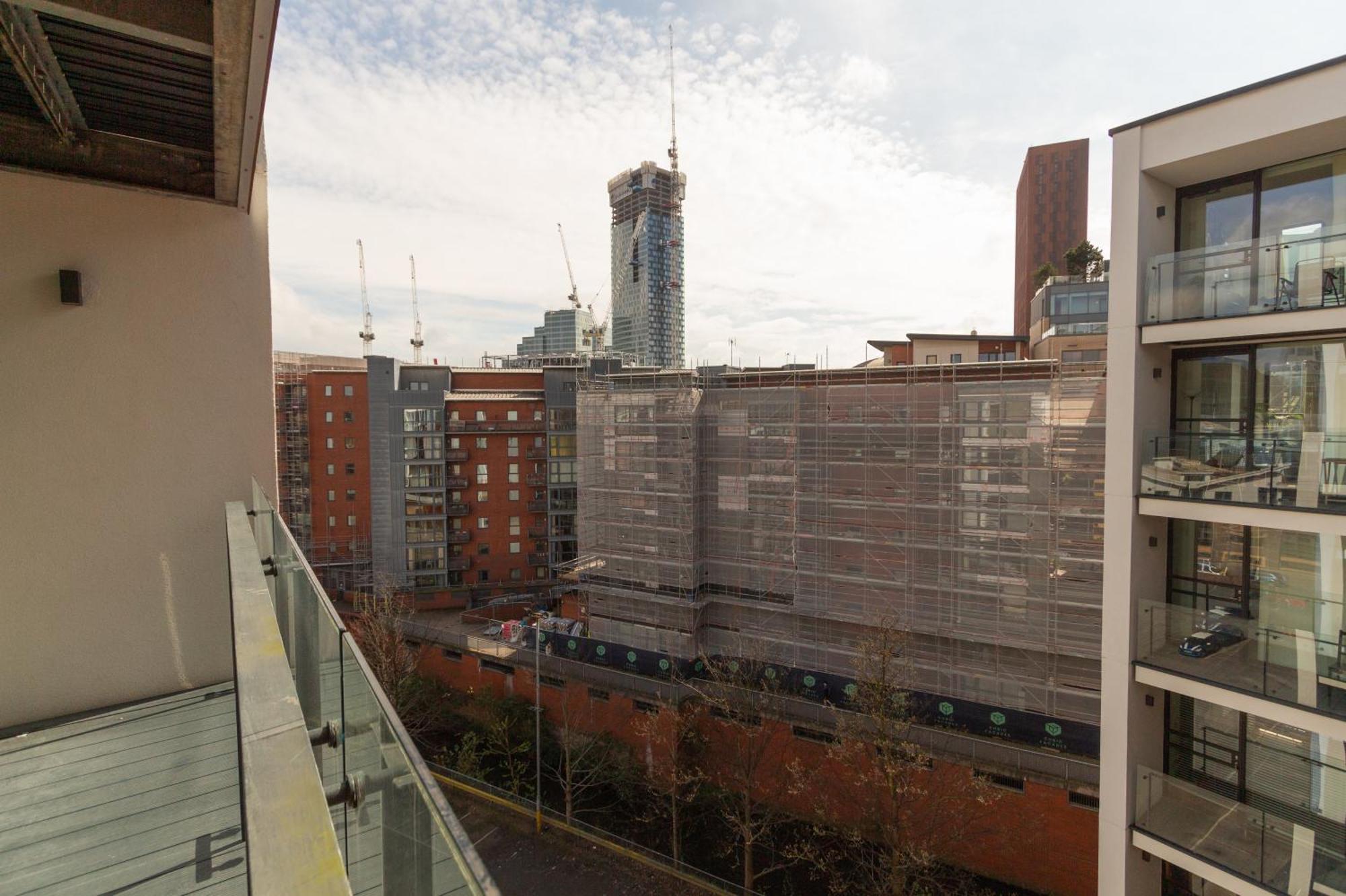 Gem: Cosy 2br With Private Balcony *