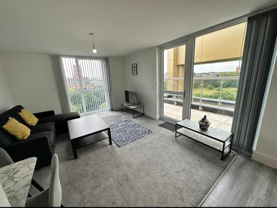 Chic 1 Bed Mcr Ap W/balcony- Sleeps 4 * Manchester