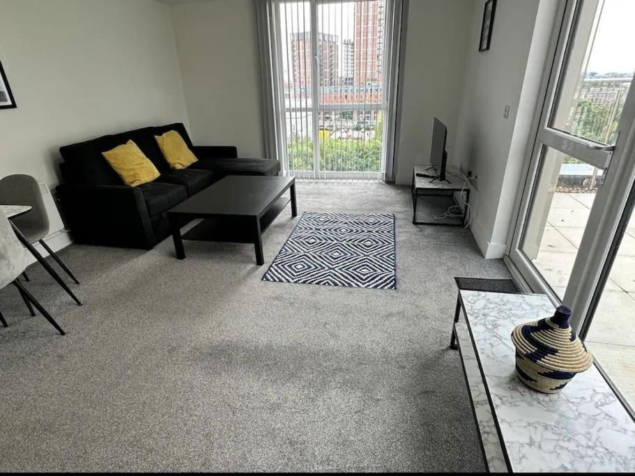 Chic 1 Bed Mcr Ap W/balcony- Sleeps 4 Apartment Manchester