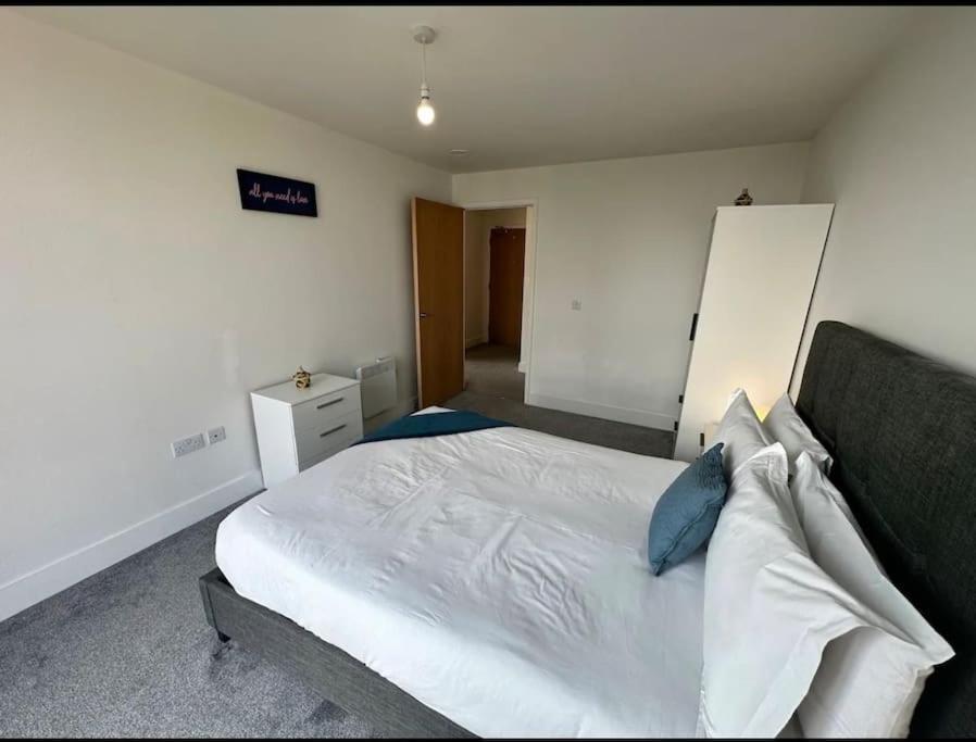 Chic 1 Bed Mcr Ap W/balcony- Sleeps 4 Apartment Manchester