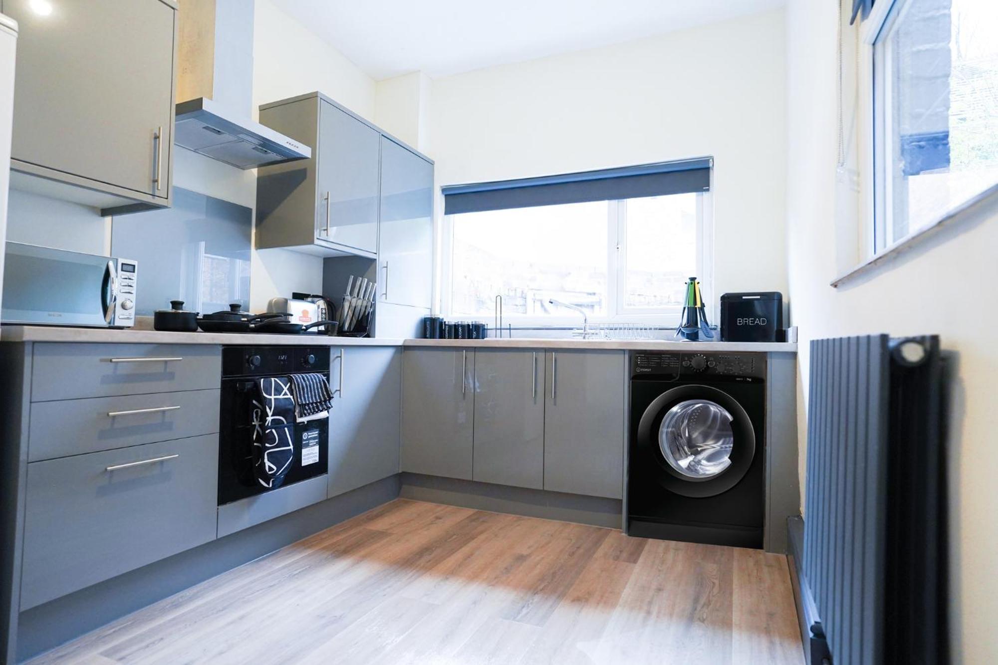3-bed House In Near Old Trafford * Manchester