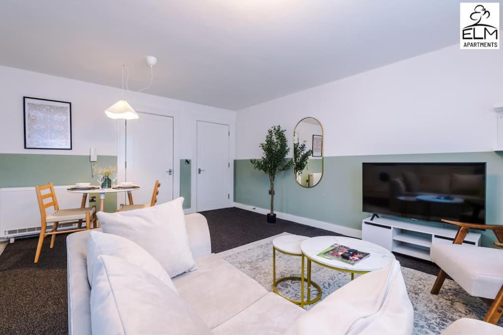 Cozy 1 Bedroom Apartment, Prime Location , Free Parking Appartement *