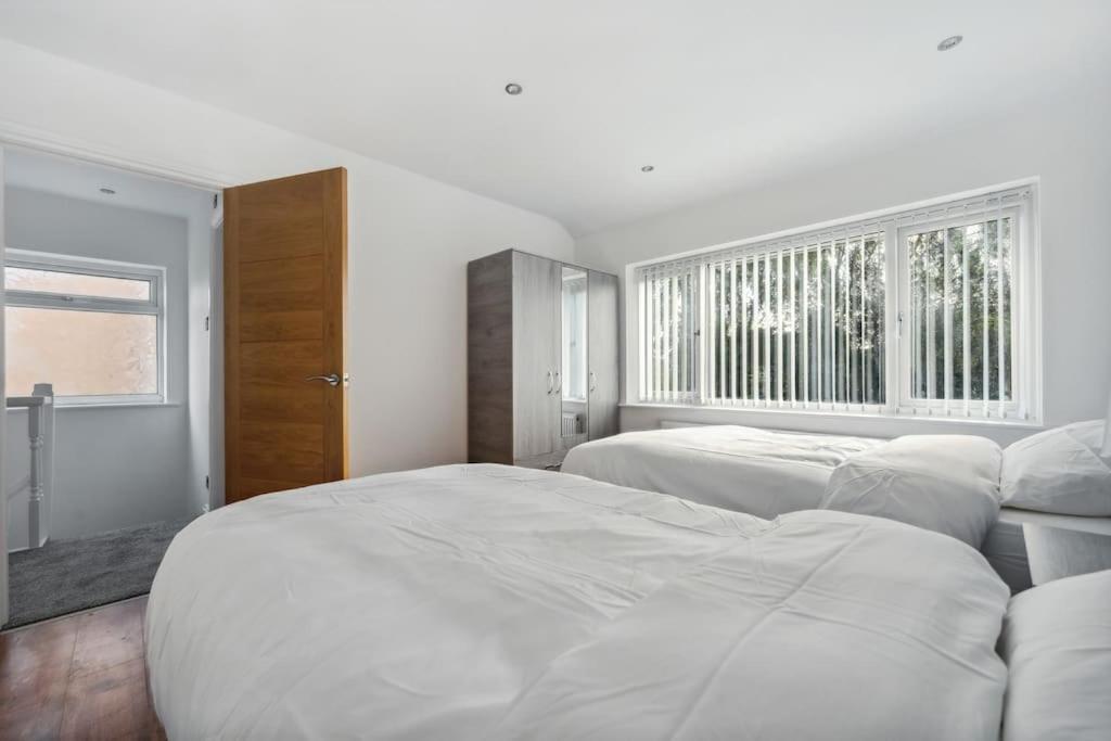 House In Heald Village * Manchester