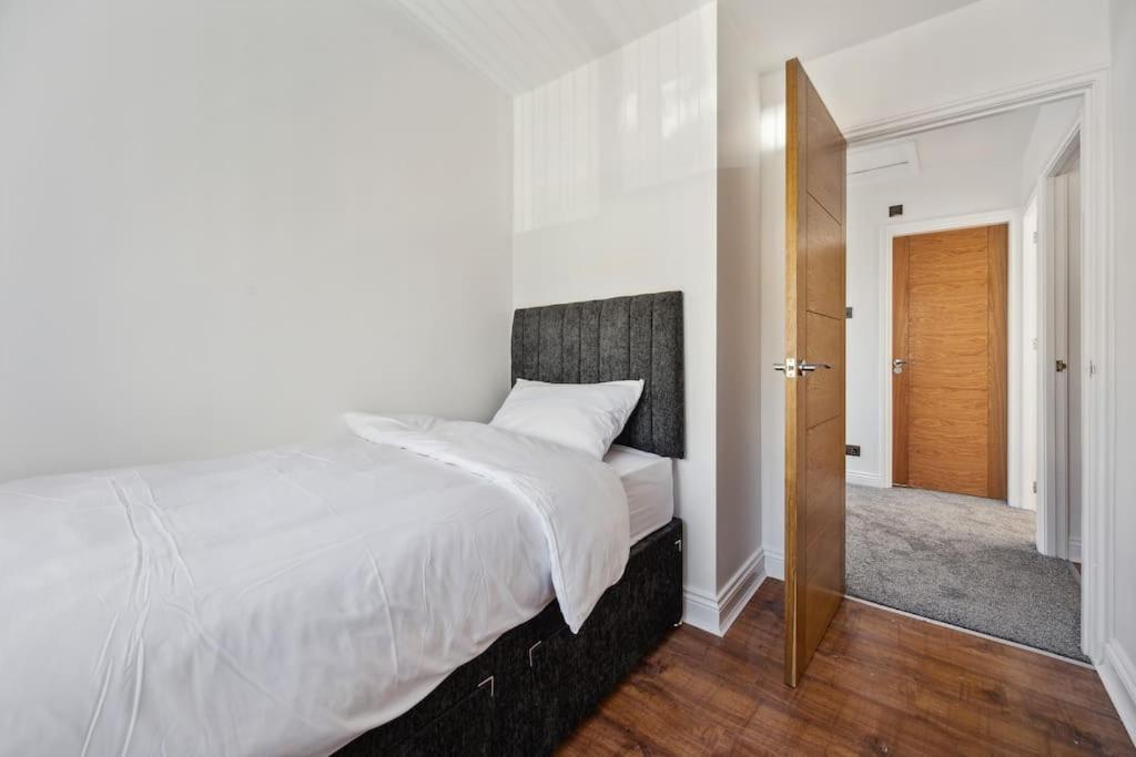 House In Heald Village Vakantiehuis Manchester