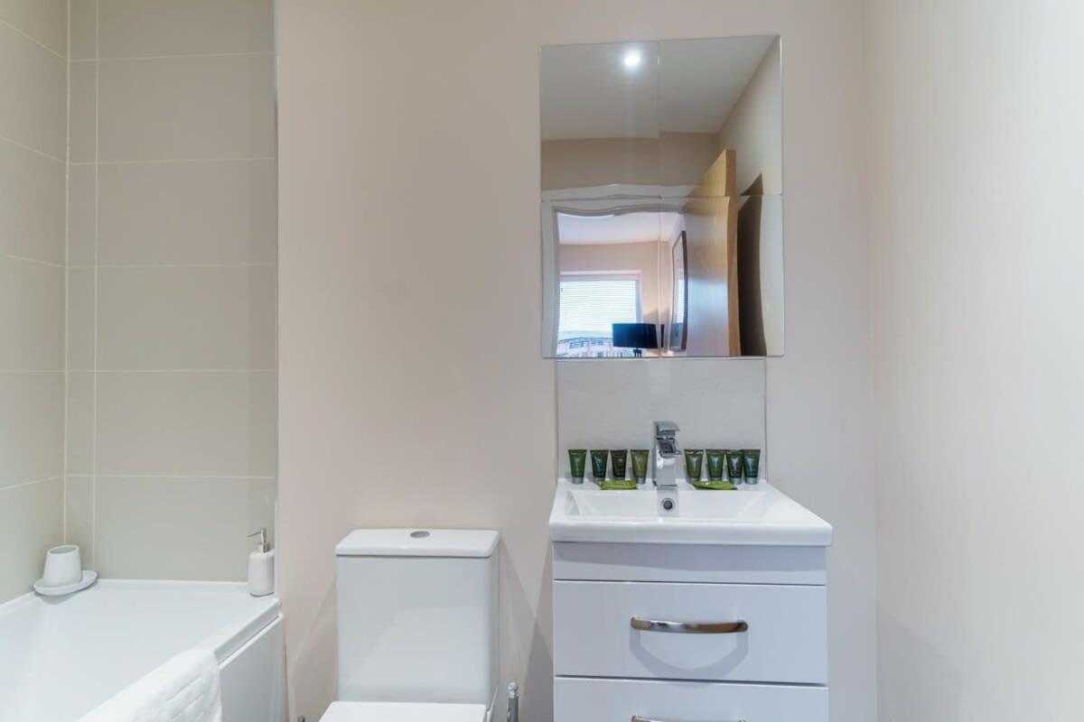 Fantastic 1 Bed Flat - Sleeps 3 Apartment Manchester