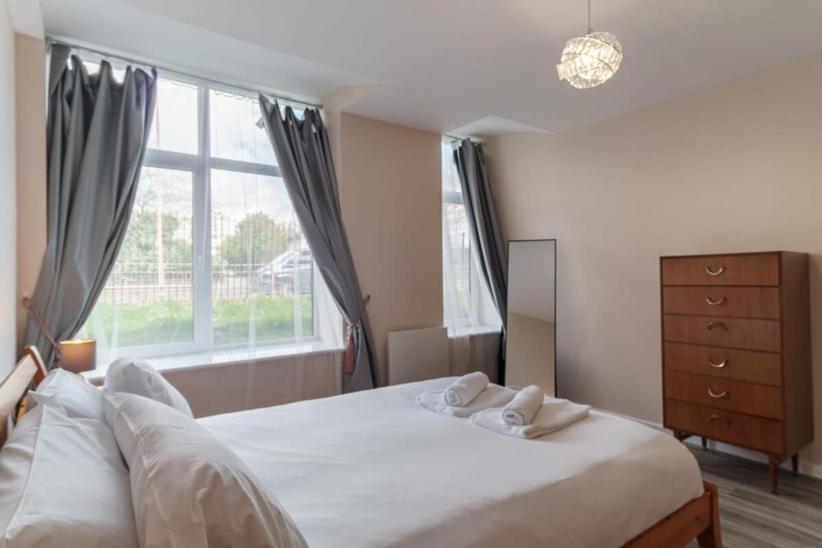 Bright 1 Bed Flat - Sleeps 3 Apartment *