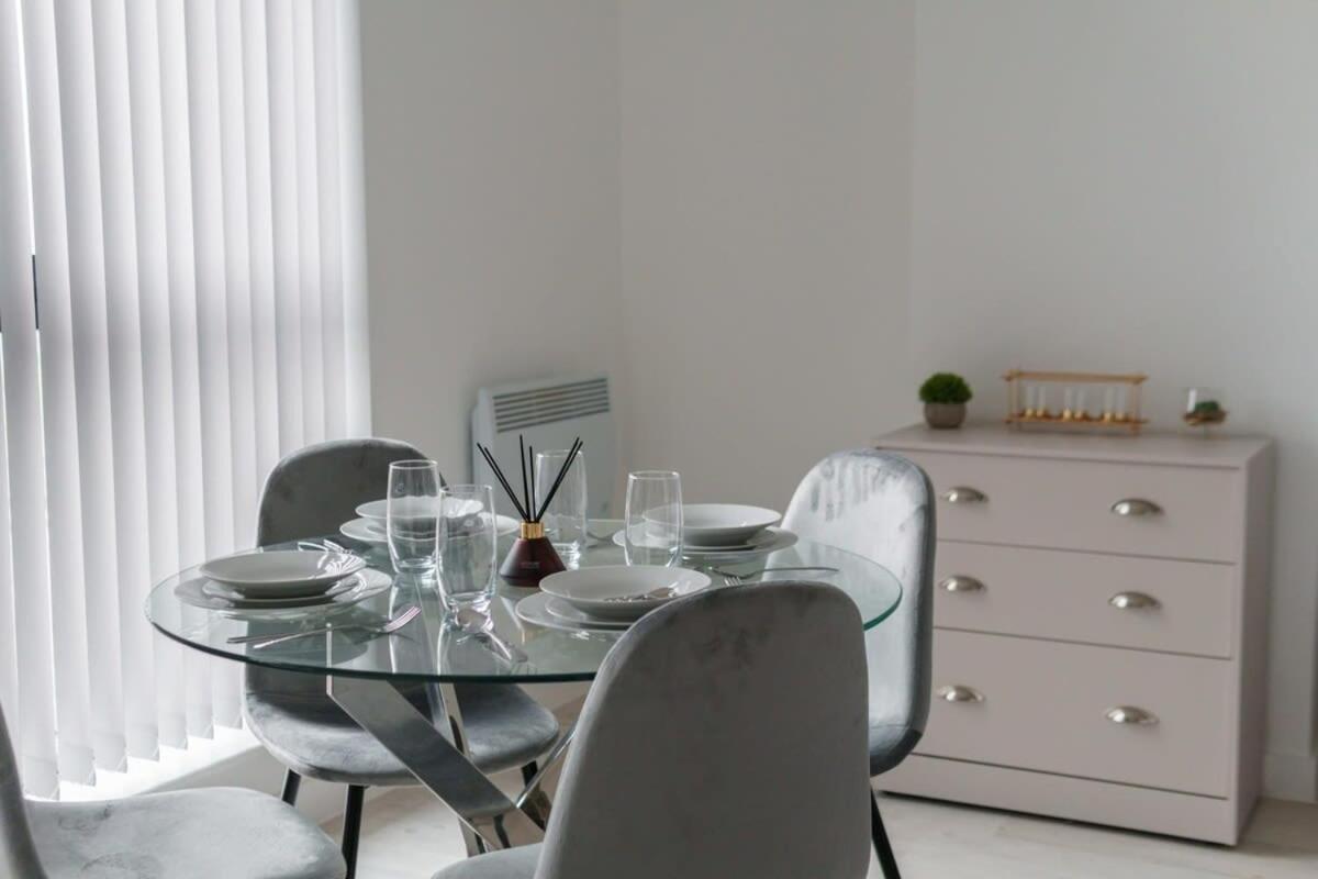 Modern In Salford Great Views *