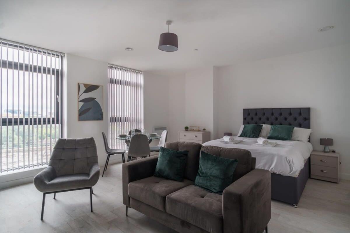 Modern In Salford Great Views *