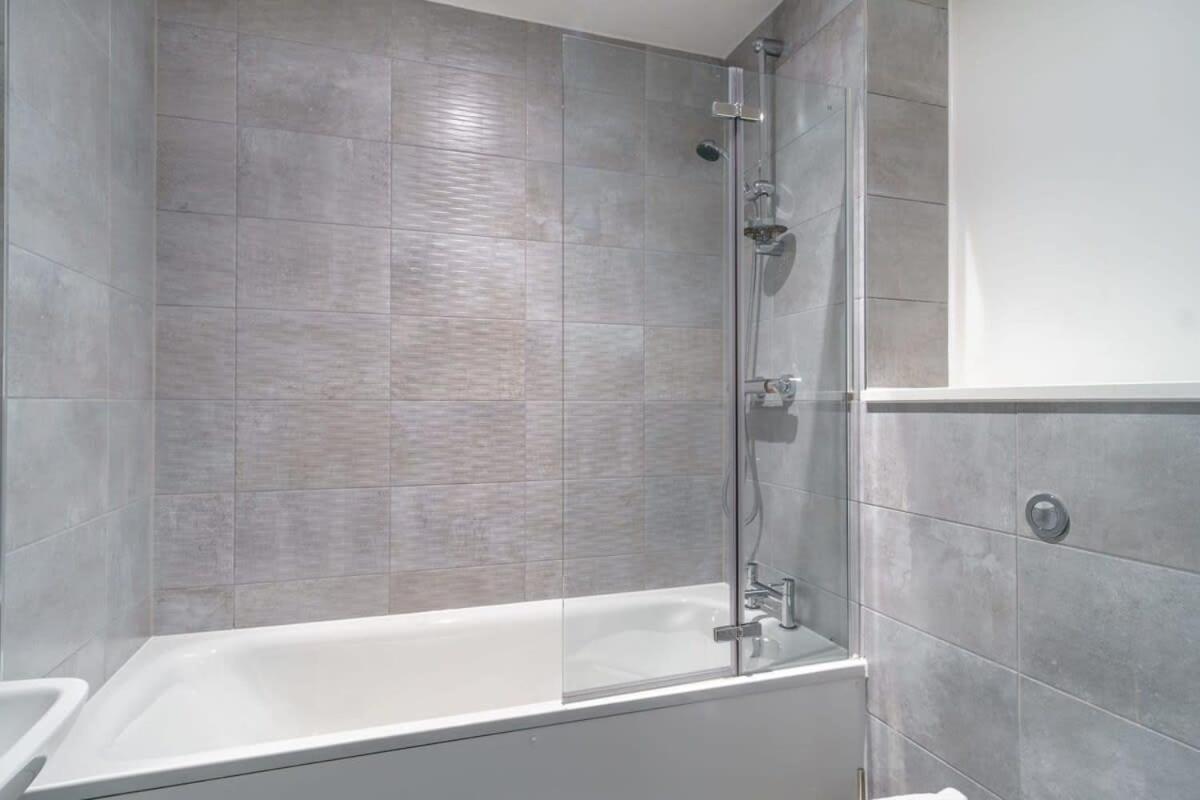 Modern In Salford Great Views Apartment Manchester