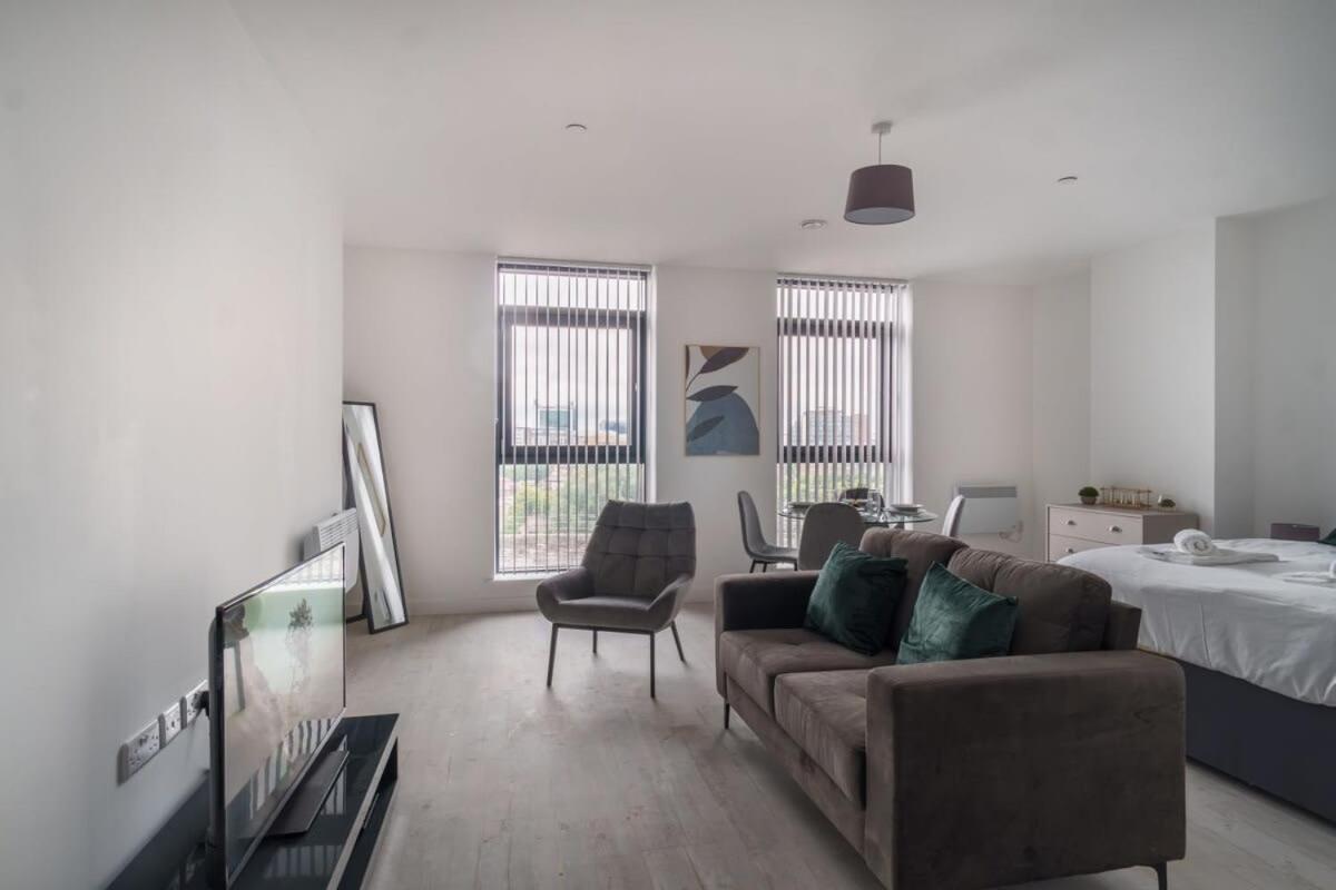 Modern In Salford Great Views Apartment