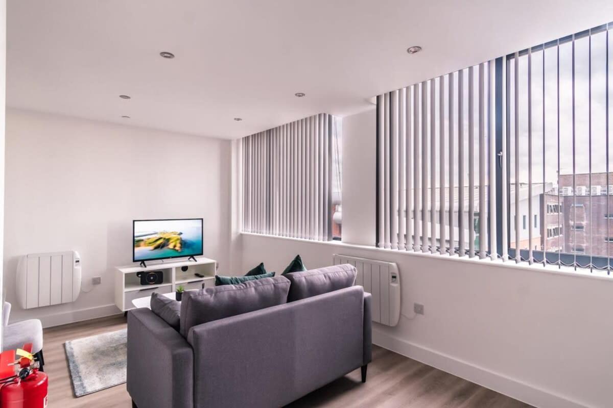 Zeni, Alexandra Rise Slick 1 Bed Apartment *