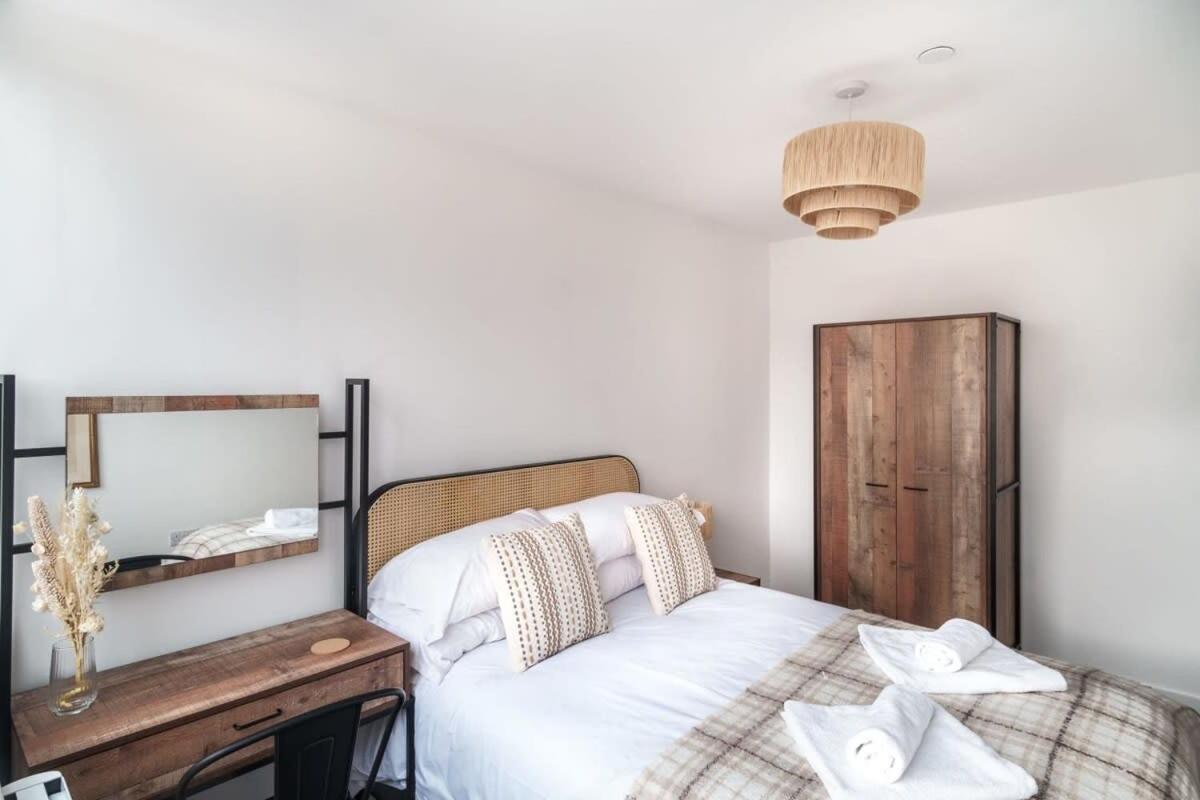 Zeni, Alexandra Rise Fab 1br Flat Apartment *