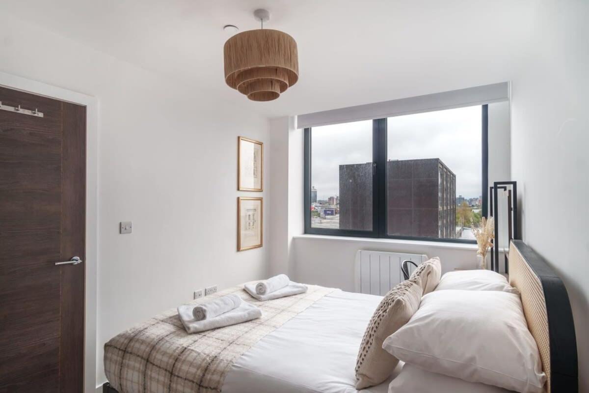 Zeni, Alexandra Rise Fab 1br Flat