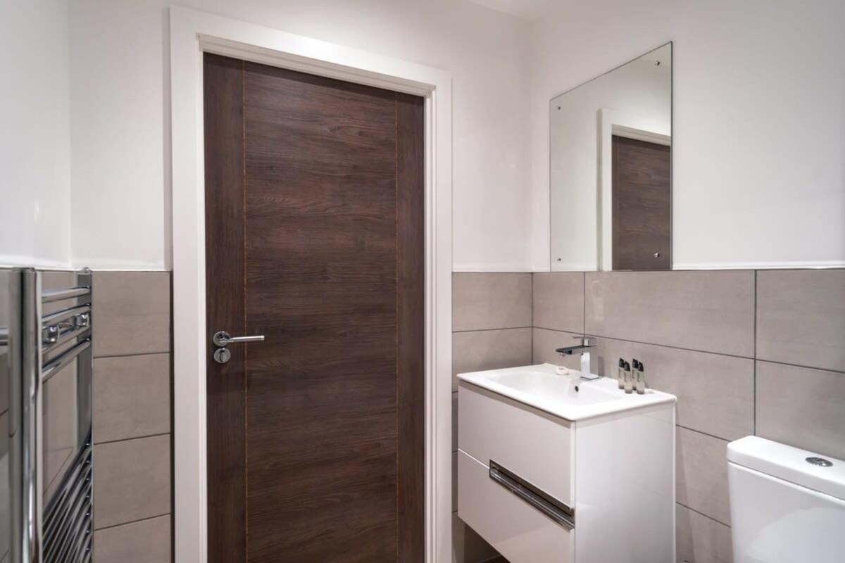 Zeni, Alexandra Rise Neat 1 Bed Manchester