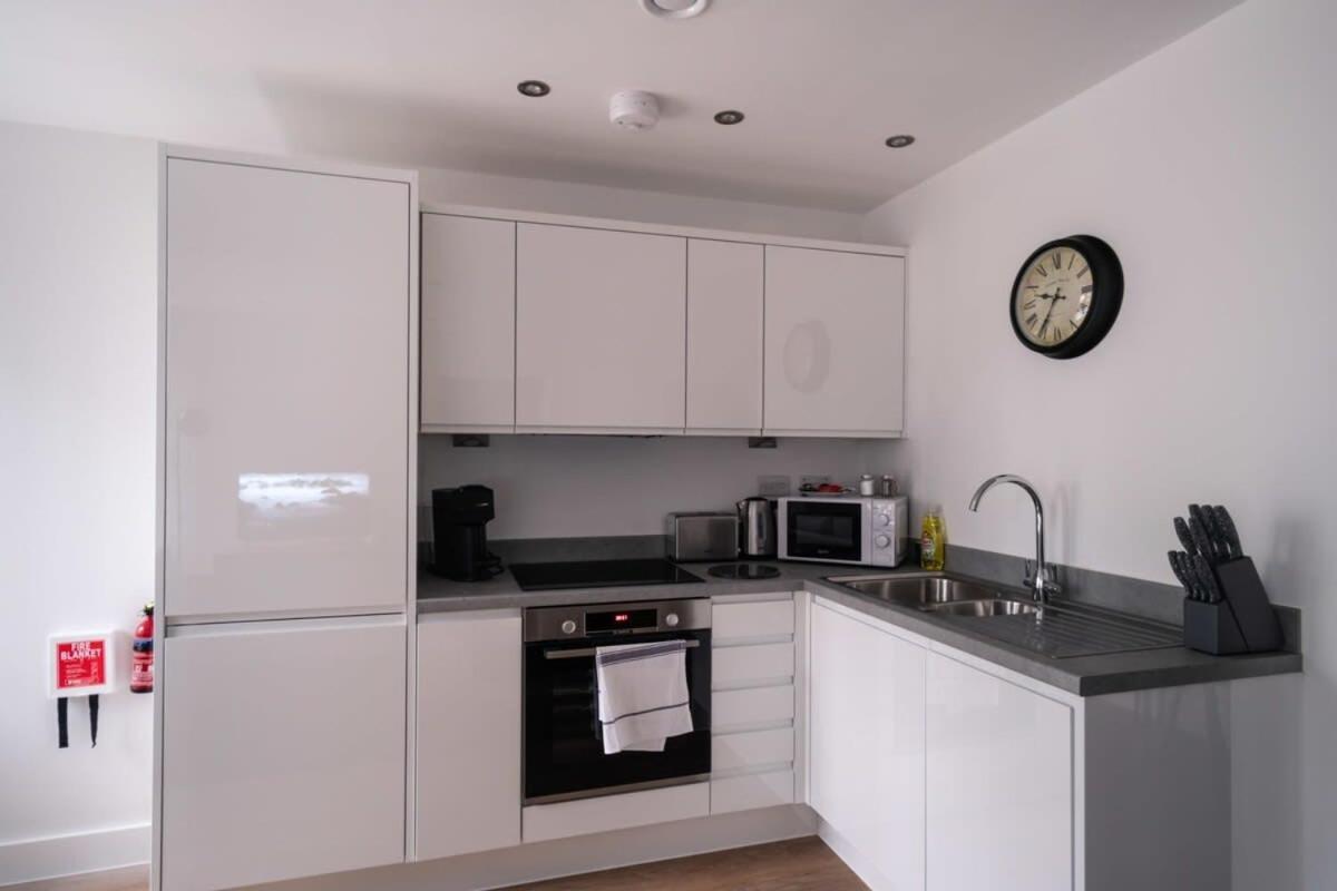Zeni, Alexandra Rise Neat 1 Bed *