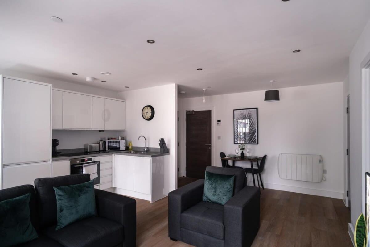 Zeni, Alexandra Rise Neat 1 Bed Appartement Manchester