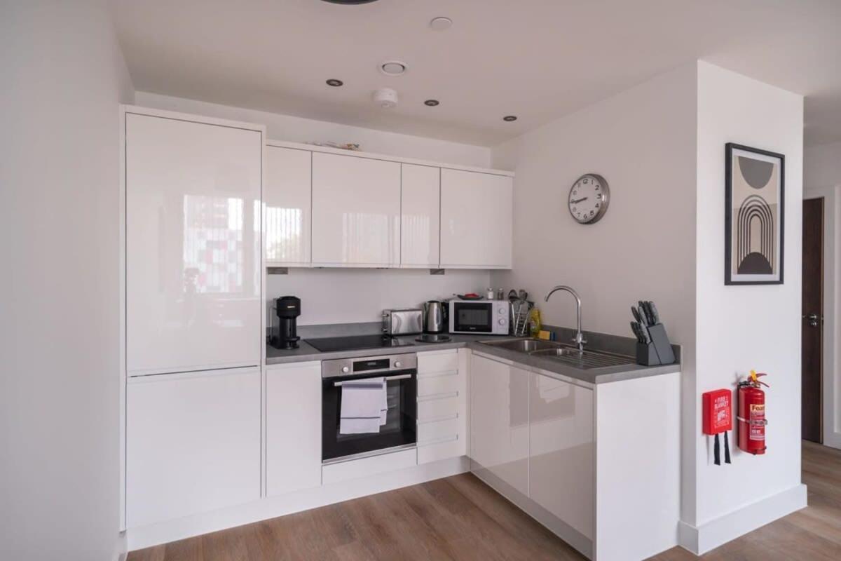 Zeni, Alexandra Rise Chic 1br Flat Appartement Manchester