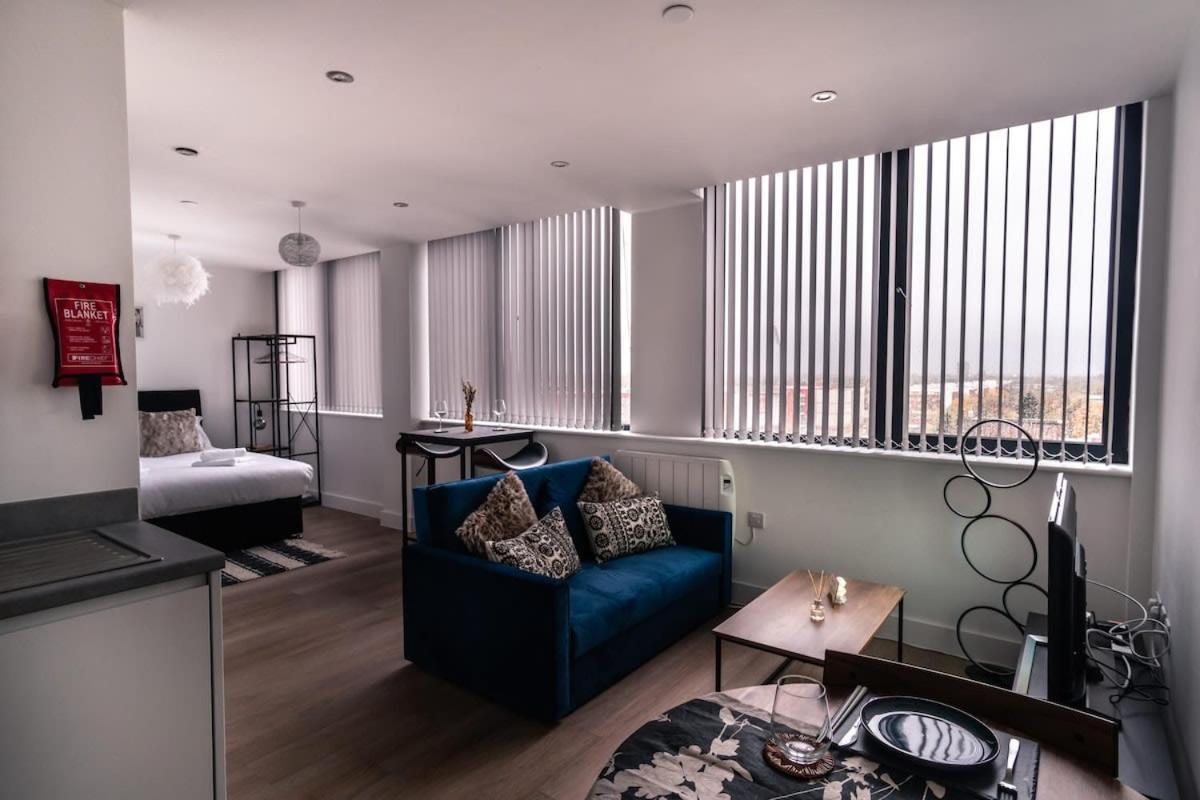 Zeni, Alexandra Rise Fab Apartment