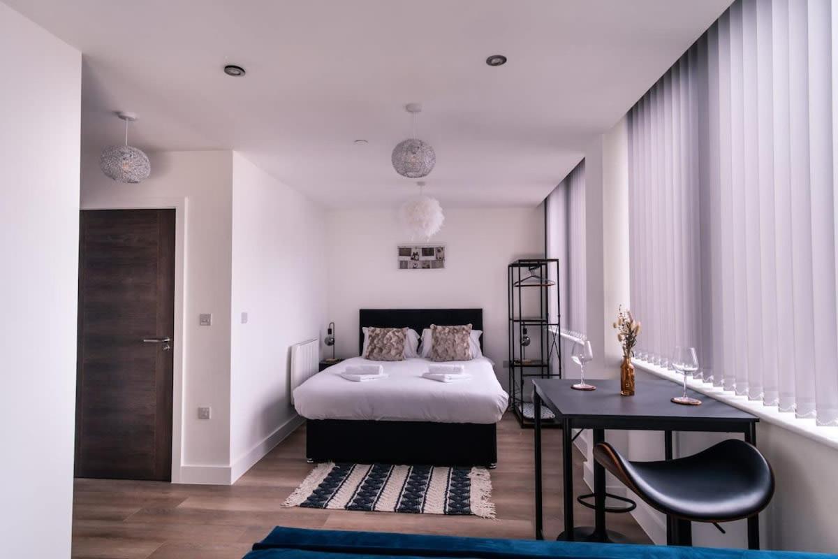 Zeni, Alexandra Rise Fab * Manchester