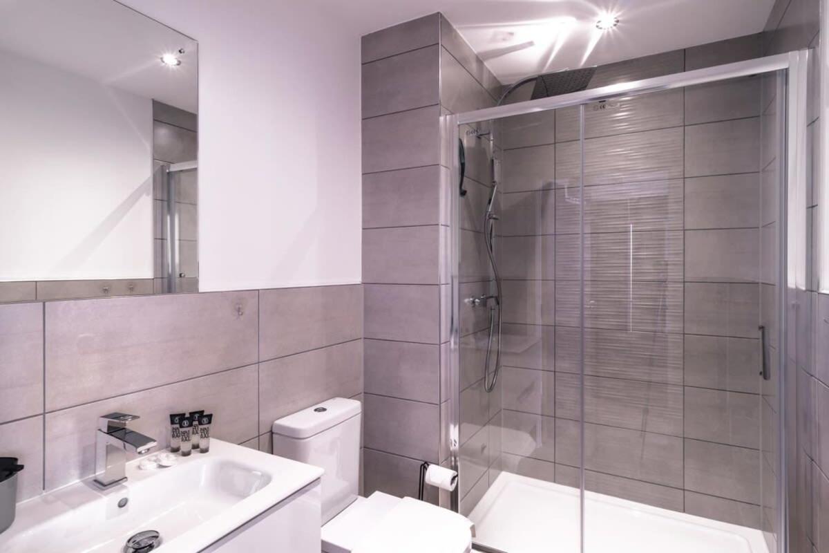 Zeni, Alexandra Rise Flat Apartment