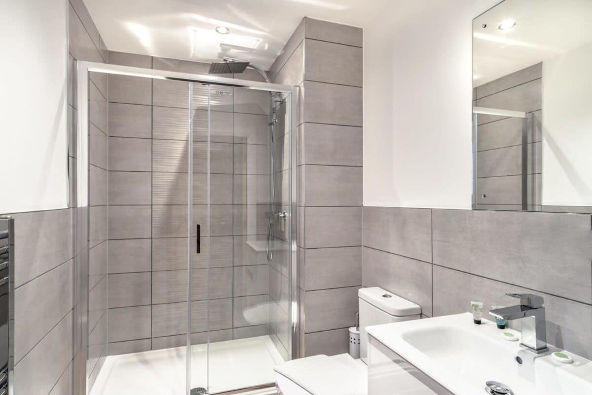Stayzeni, Alexandra Rise 1 Bed Flat Apartment *