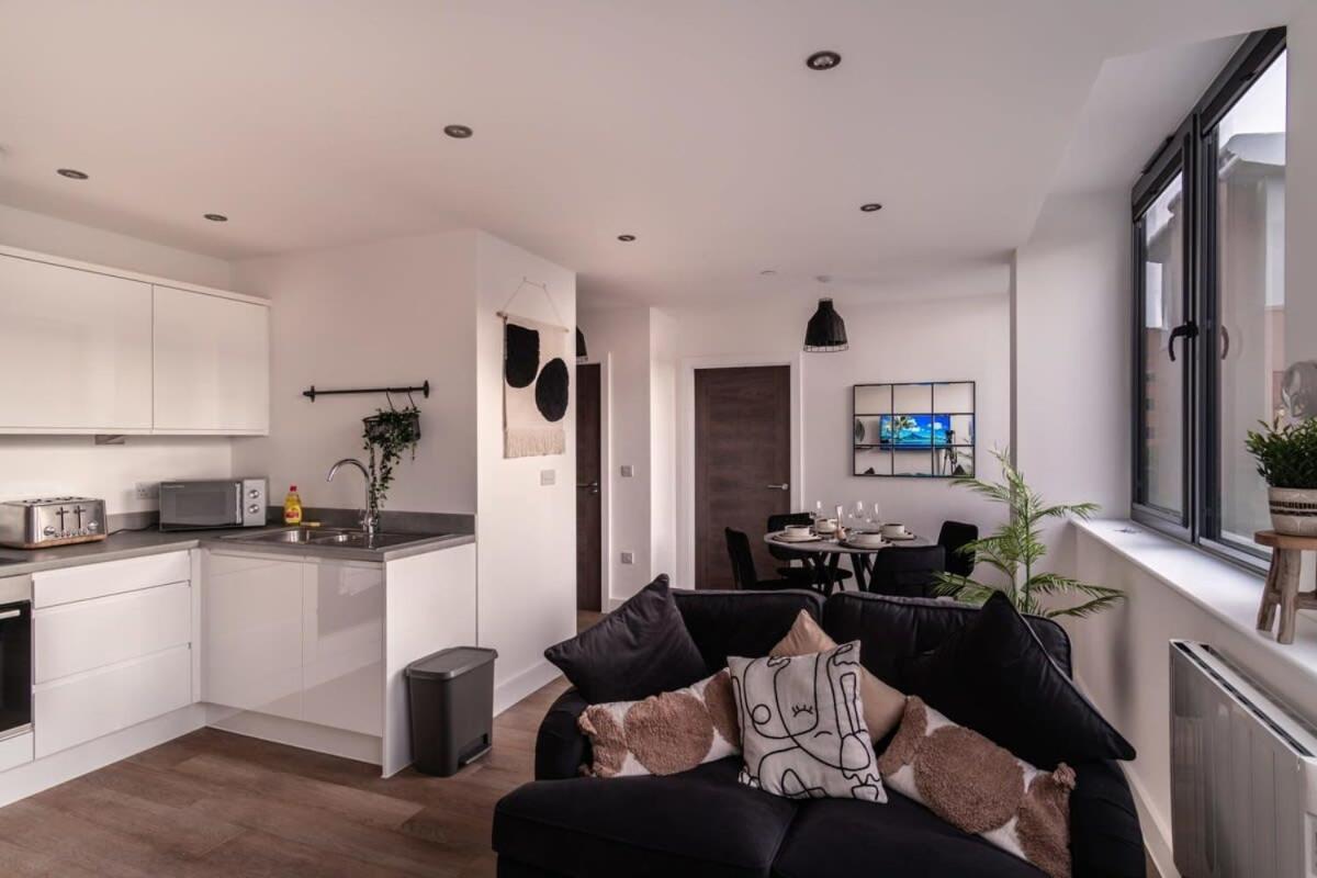 Stayzeni, Alexandra Rise Sleek 1 Bed *