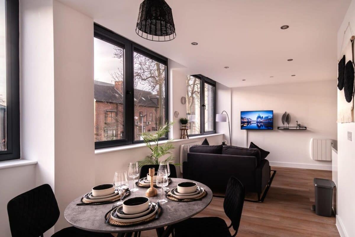 Stayzeni, Alexandra Rise Sleek 1 Bed Appartement