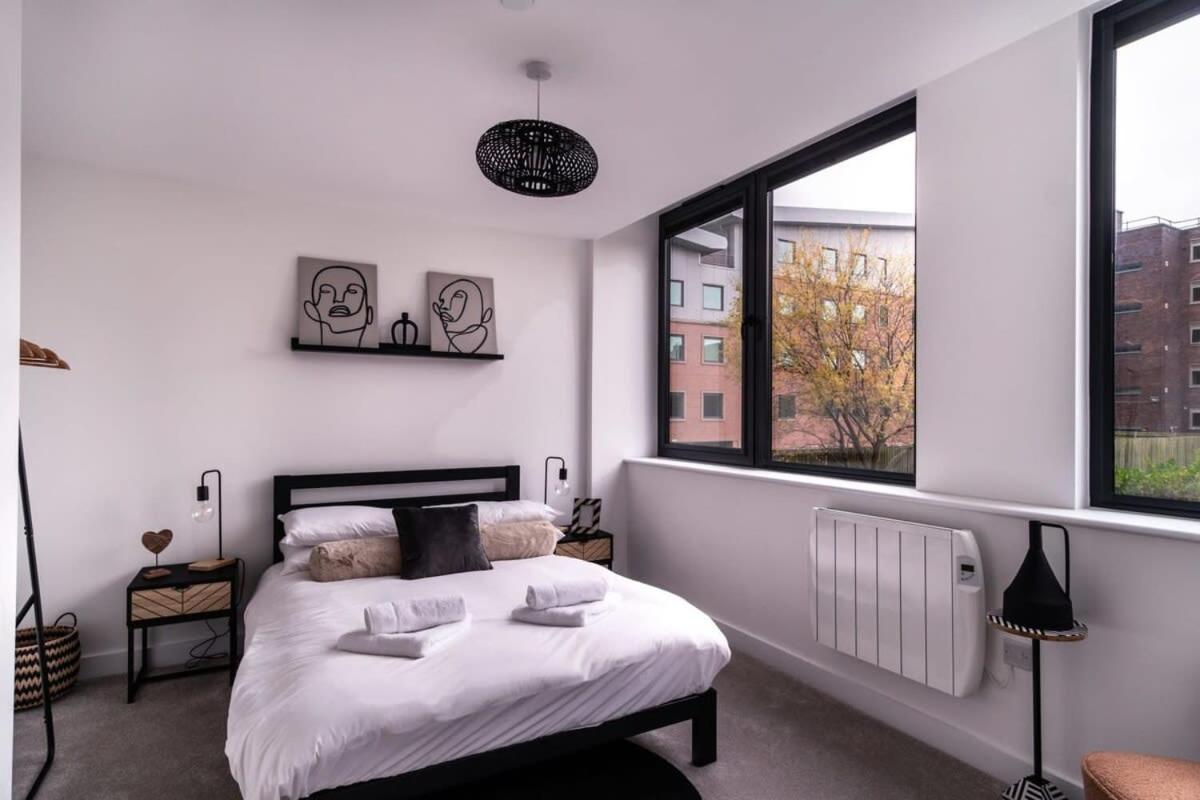Stayzeni, Alexandra Rise Sleek 1 Bed Appartement