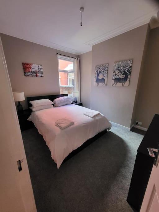 Appartement 4 Bedroom House, 8 Min To City! *